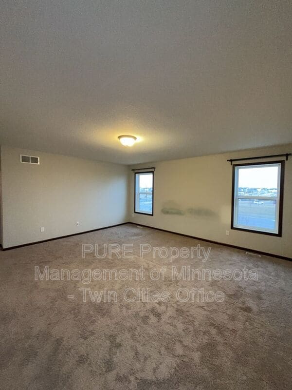 Building Photo - 1704 Basswood Ct