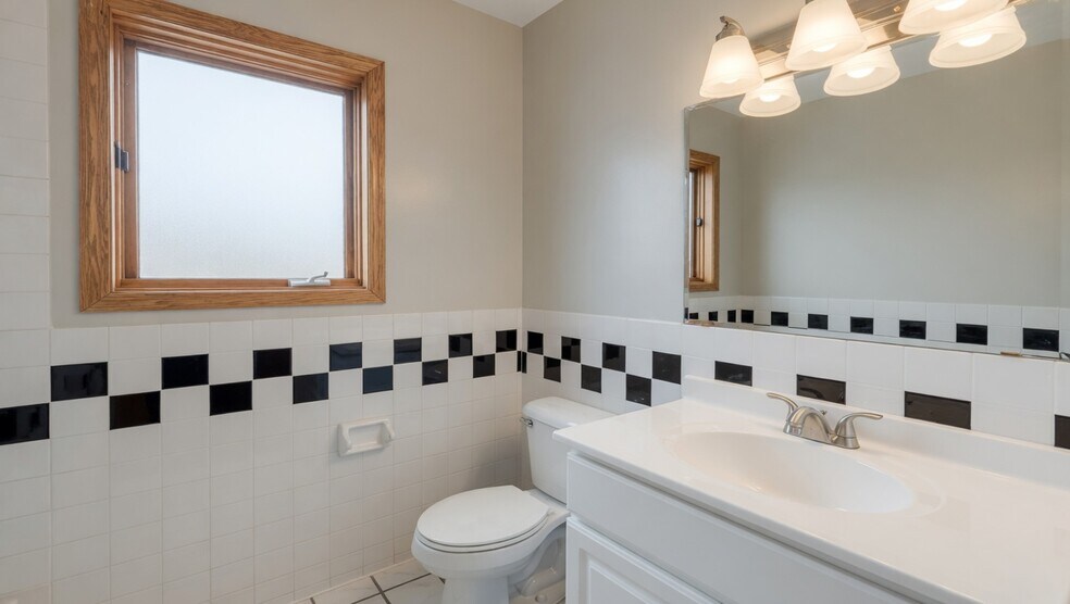 Building Photo - 1340 N Campbell Ave