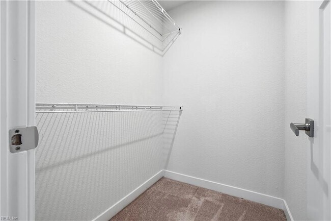 Building Photo - 266 Foxglove Dr