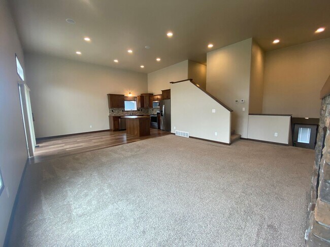 Building Photo - 3-Bed, 3-Bath Single Family Home in Moorhead!