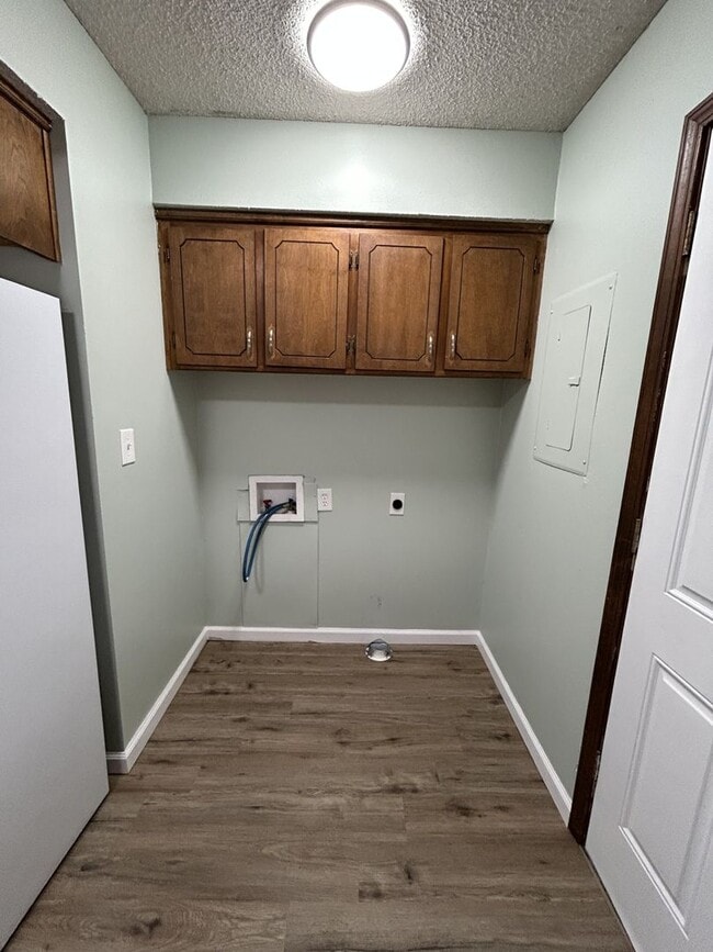 Building Photo - 801-803 Rouse Duplex