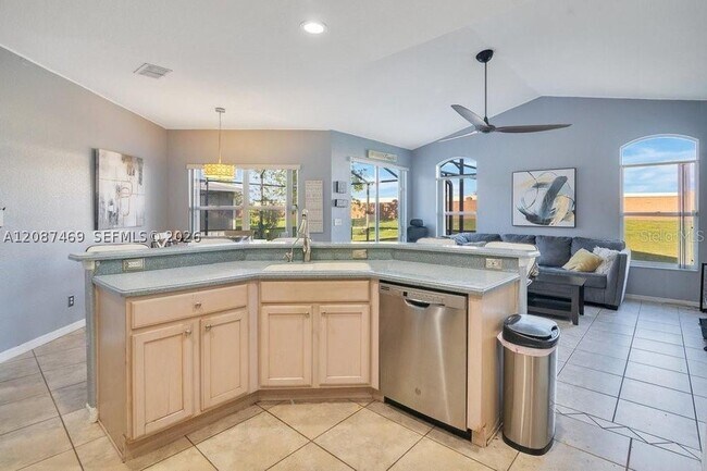 Building Photo - 321 Corvina Dr