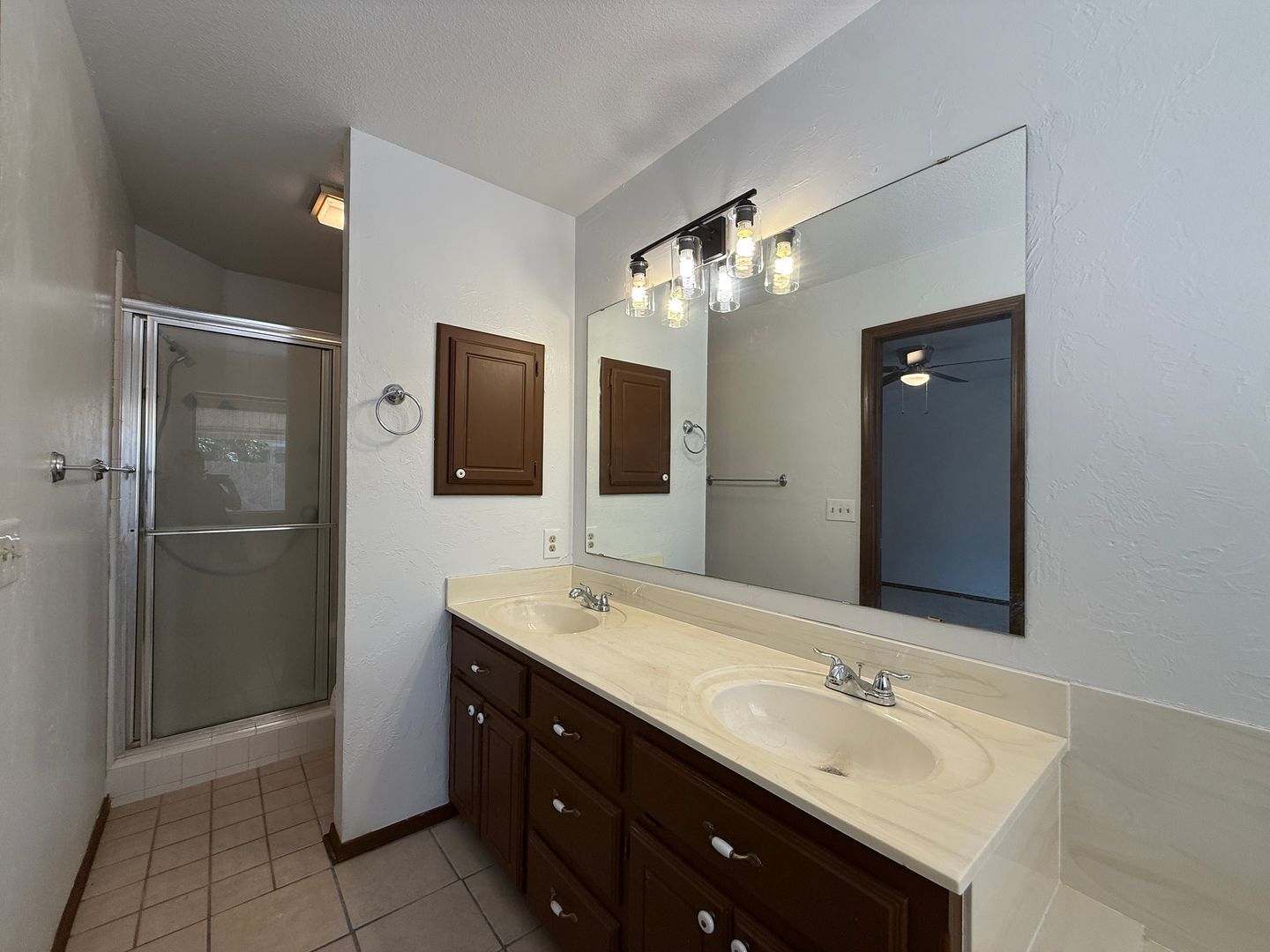 Building Photo - 213 Brackendale Ln