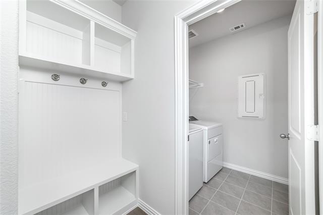 Building Photo - 1820 Briar Rose Dr