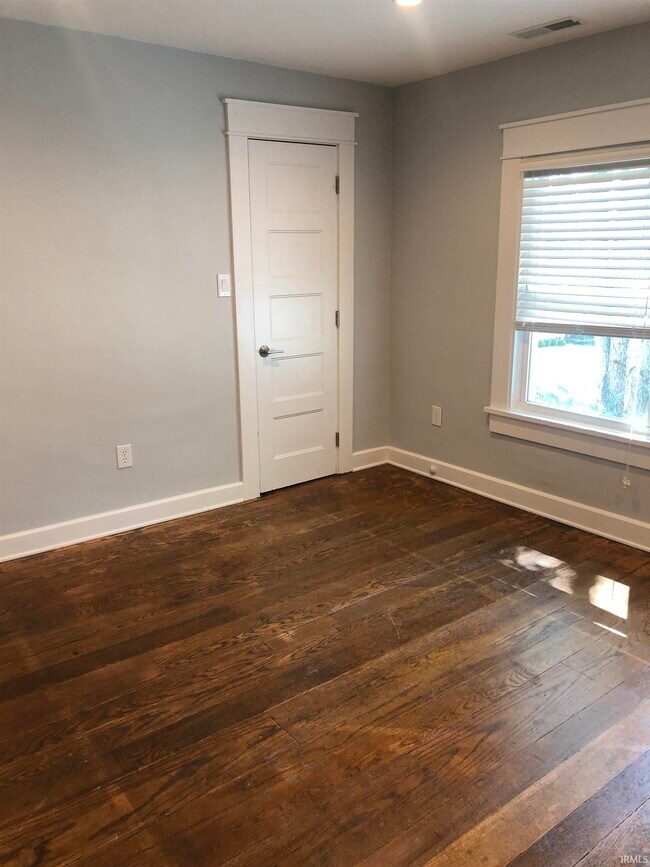 Building Photo - 729 E Hunter Ave