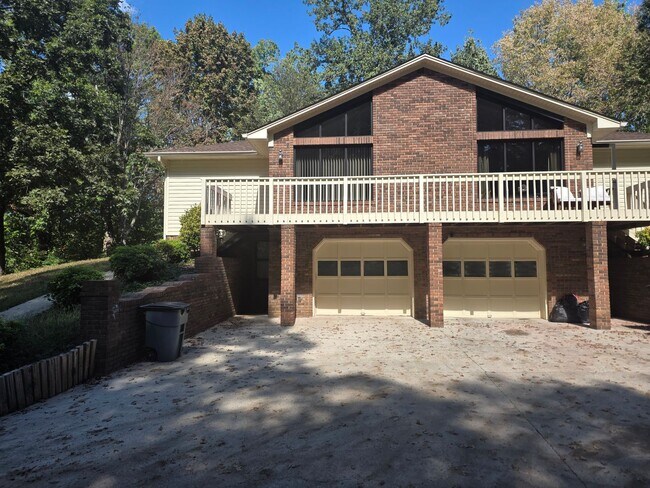 Primary Photo - Charming 3-Bedroom Home Near the Interstate