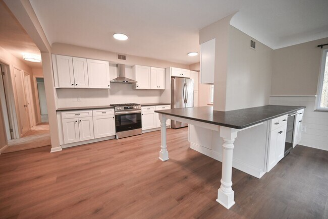 Building Photo - 7011 Stadium Dr