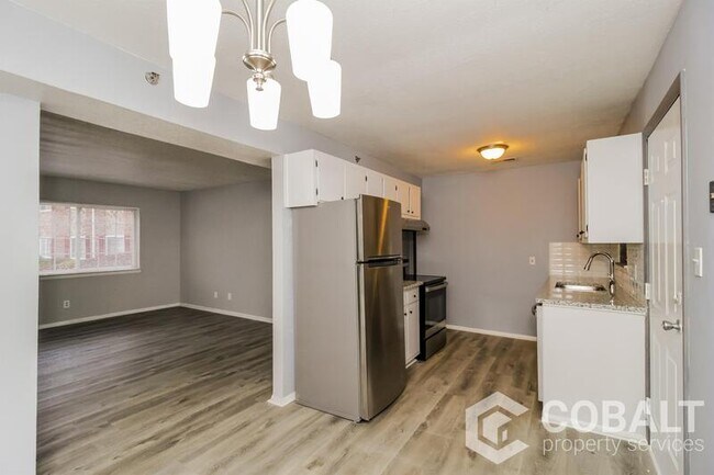 Building Photo - 641 Powder Springs St