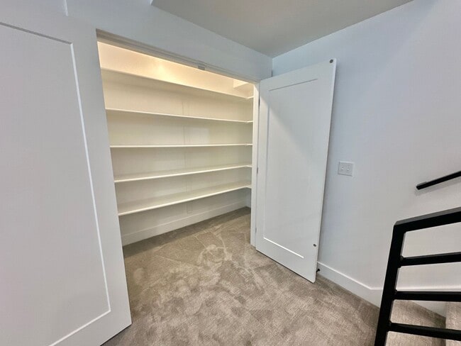 Building Photo - Gorgeous 5 Bed 3.5 Bath Home at Daybreak I...