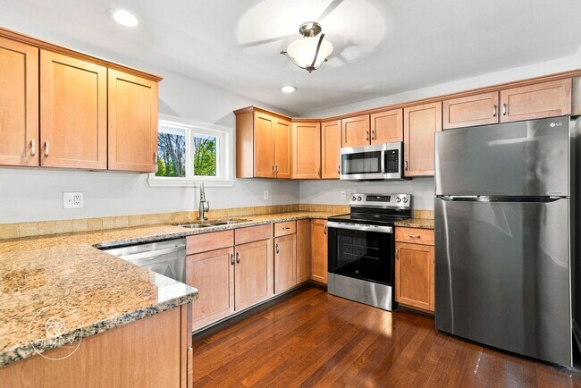 Building Photo - 7088 Wateredge Dr