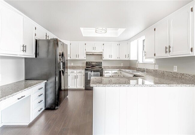 Building Photo - 601 N Valley W Dr