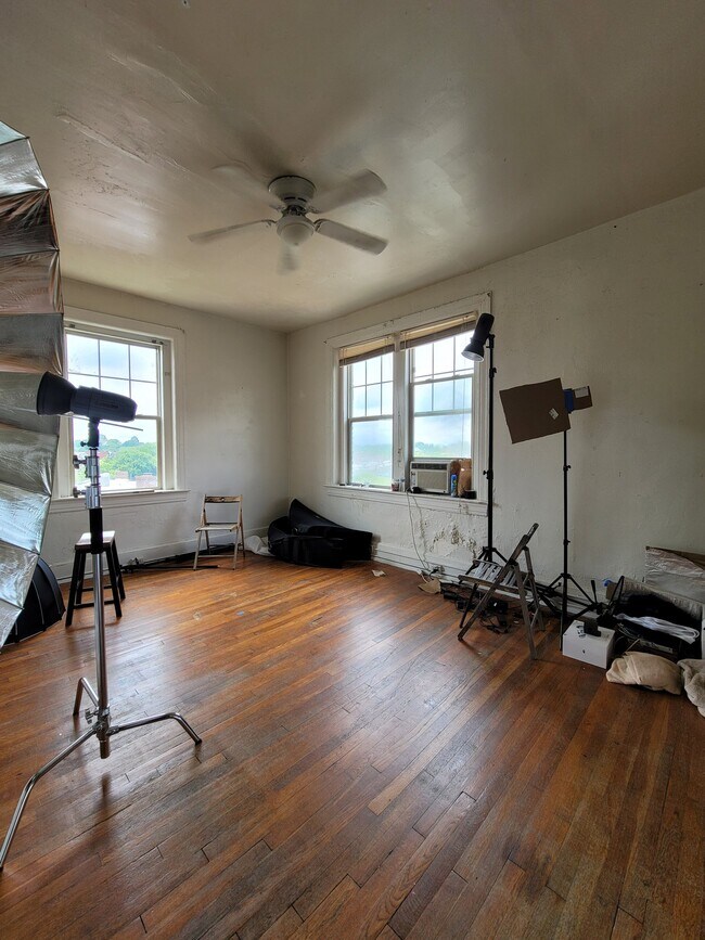 Building Photo - 1118 Grove Ave