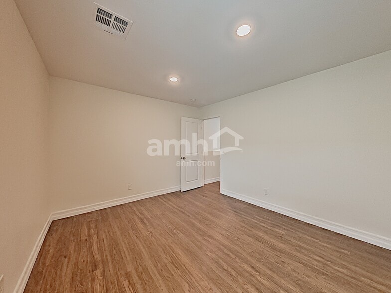 Building Photo - 6128 Wild Lilac Ct