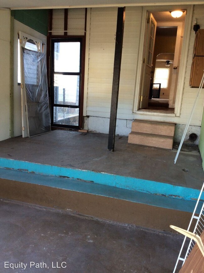 Building Photo - 2 br, 1 bath House - 941 W. Pine Street