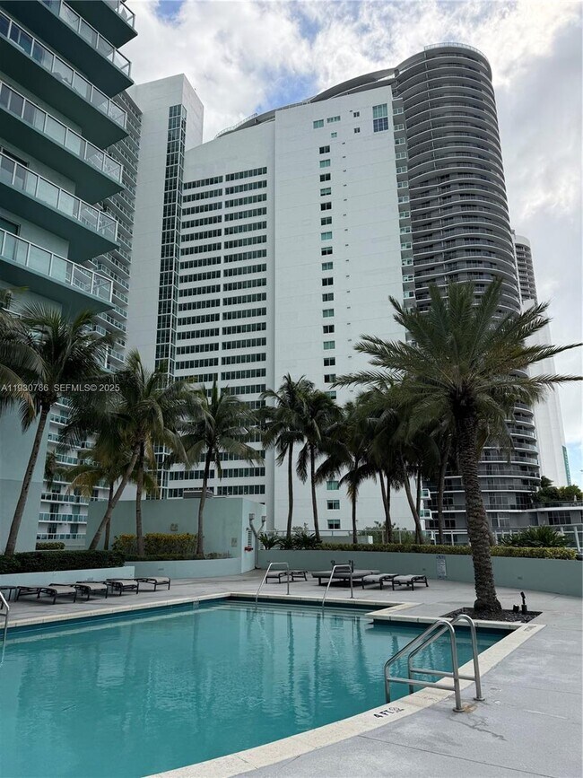 Building Photo - 1900 N Bayshore Dr