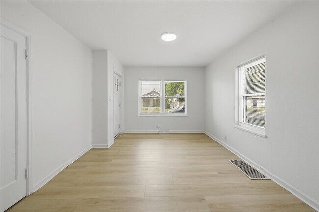 Building Photo - 1511-1511 N Chester Ave
