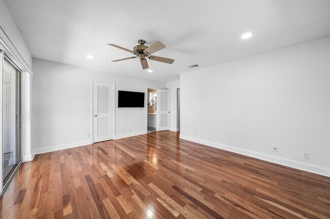 Building Photo - 2303 Lowson Blvd