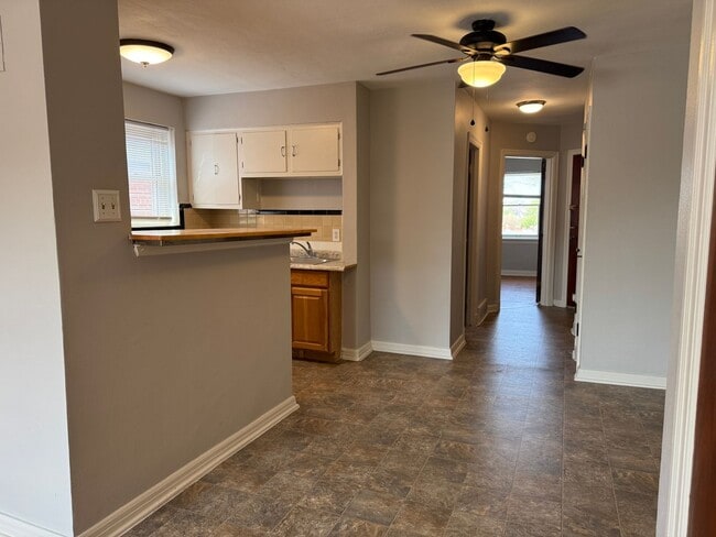 Building Photo - 4519 Jamieson Ave