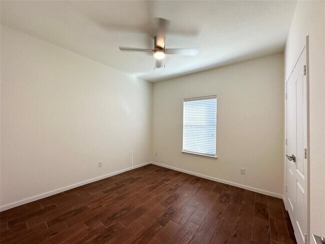 Building Photo - 23702 N Newport Bend
