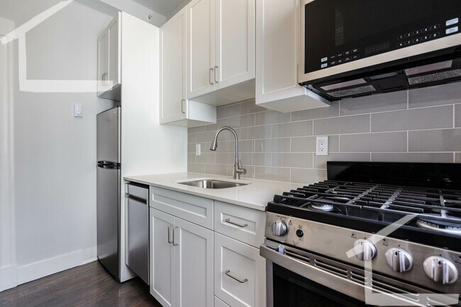 Building Photo - Avl 6/1- Renovated 2BR on Park Drive w/d in unit!