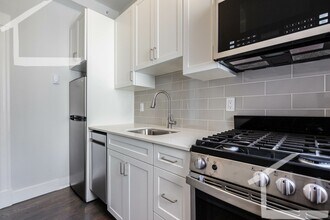 Building Photo - Fenway 2-Bed, 1-Bath with Laundry in Unit!