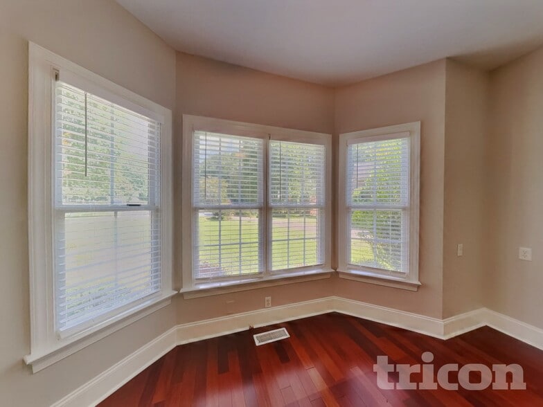 Building Photo - 1585 Deer Run Ct