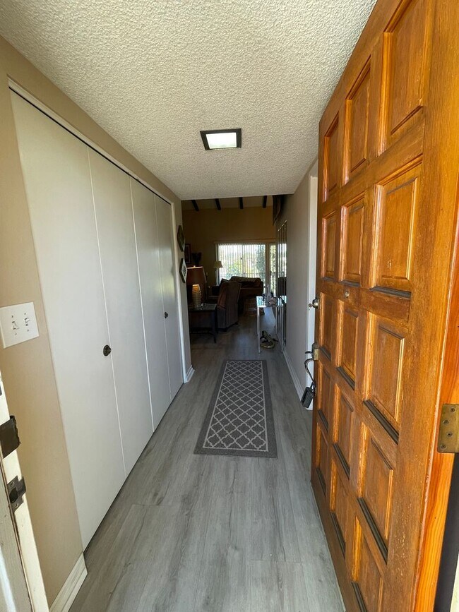 Building Photo - Charming 3Br/2Ba Updated Fully Furnished Vacation Rental W/ Golf Course View