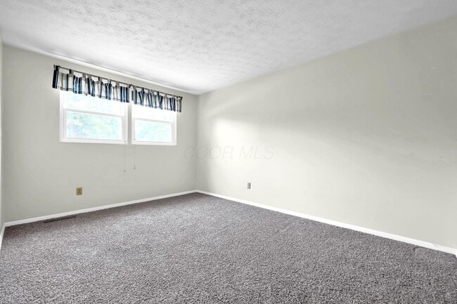 Building Photo - 572 Sycamore Dr
