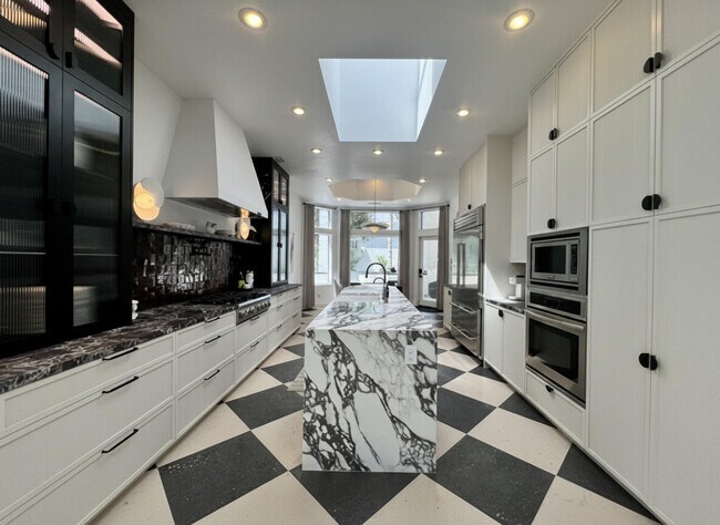 Building Photo - 70710 Frank Sinatra Dr