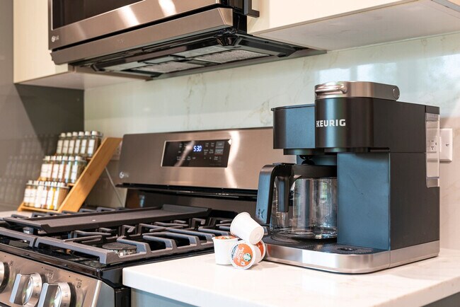 Building Photo - 908 Long Meadow Dr