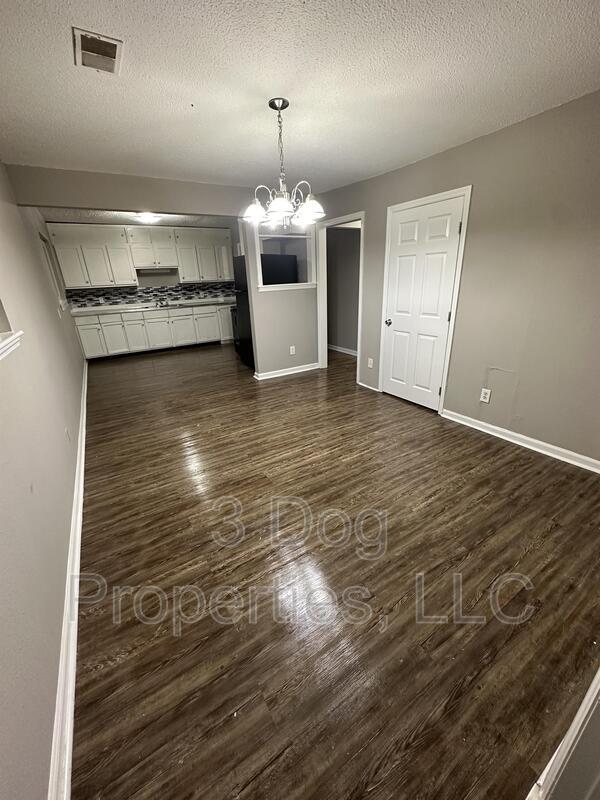 Building Photo - 2105 Rawlings St