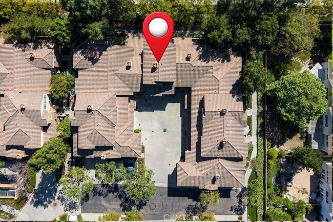 Building Photo - 210 Timberwood