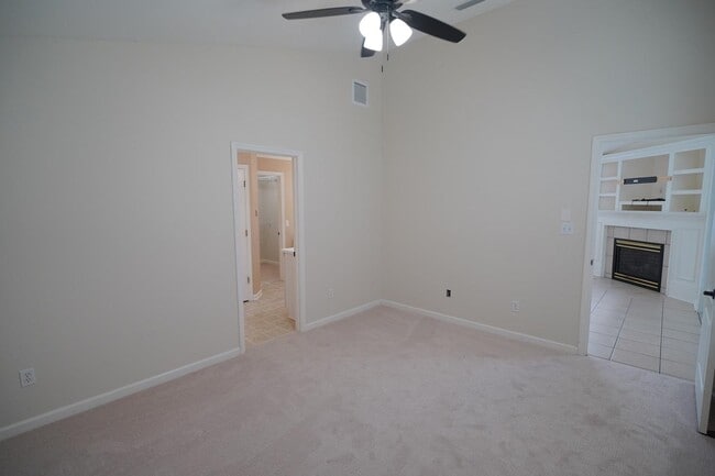 Building Photo - 9329 Tuscany Dr