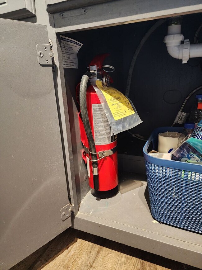 Building Photo - Quaint Home!