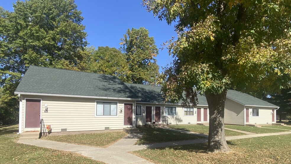 Building Photo - 17 Village Ct