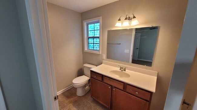 Building Photo - 3/2 Home available in Johnson City, five minutes to downtown