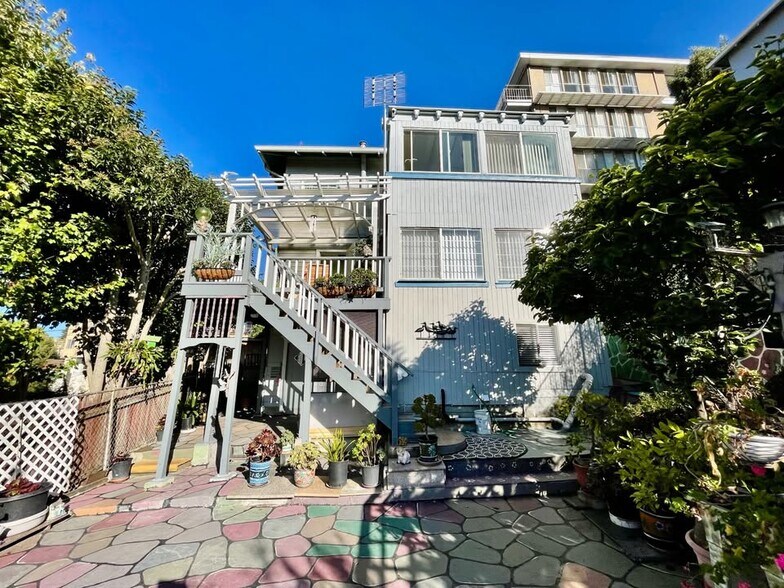 Building Photo - 475 Newton Ave