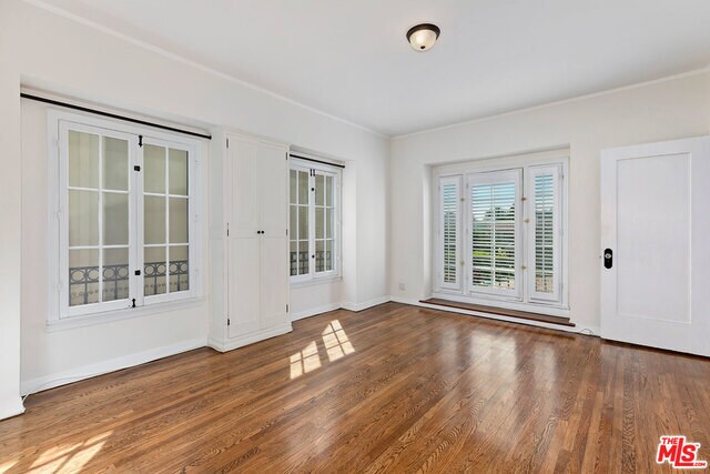 Building Photo - 214 S Medio Dr