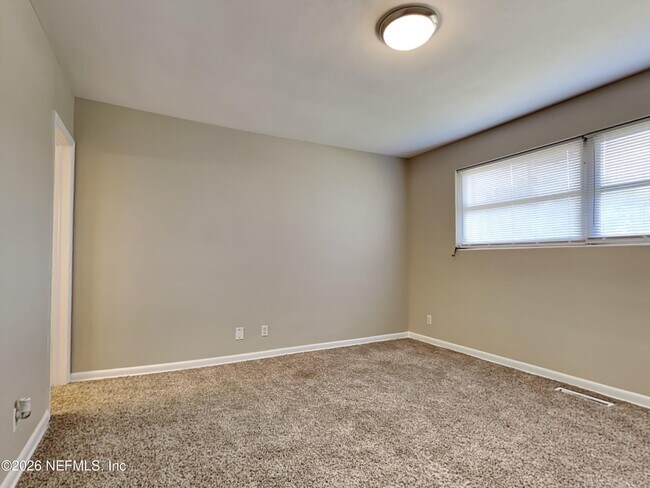 Building Photo - 1332 Arlingwood Ave