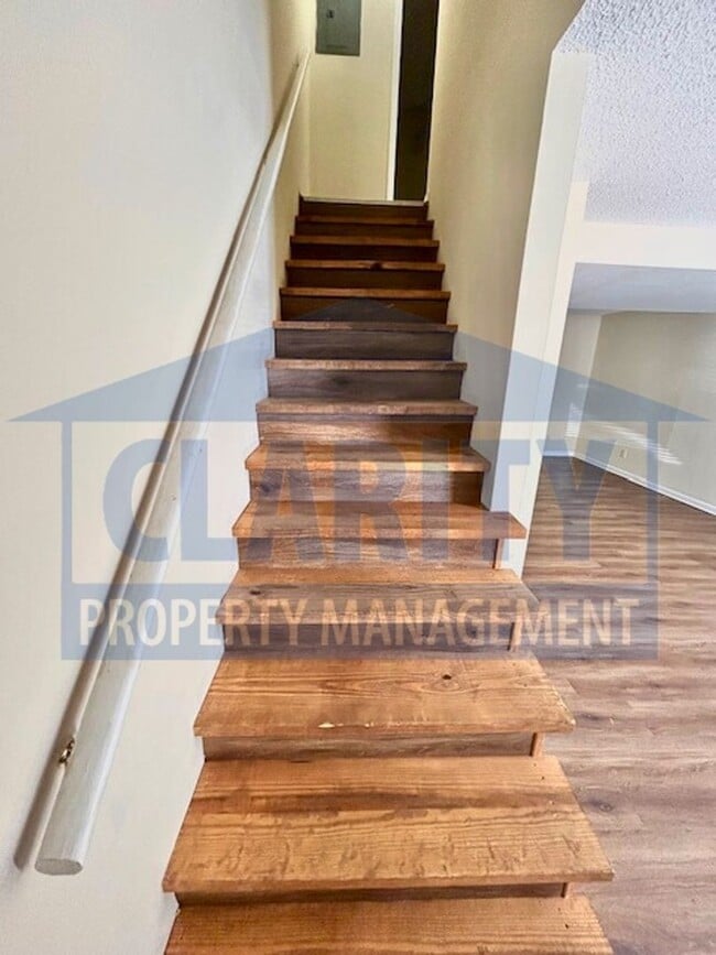 Building Photo - Two bedroom apt near Cleveland State!