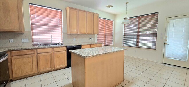 Building Photo - 21038 Narrow Gate Dr