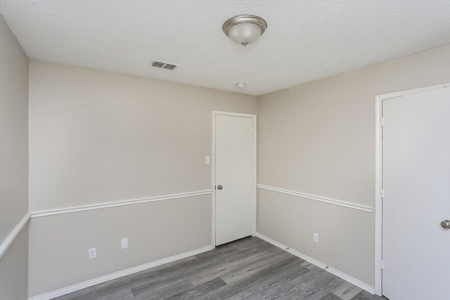 Building Photo - 8757 Garden Springs Dr