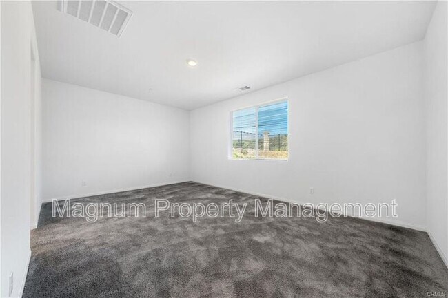 Building Photo - 21122 Saratoga Dr