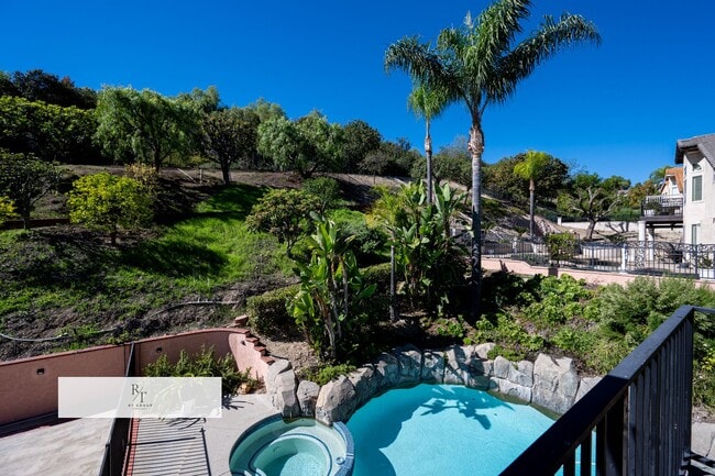 Building Photo - Stunning Remodeled Home in Walnut Valley U...