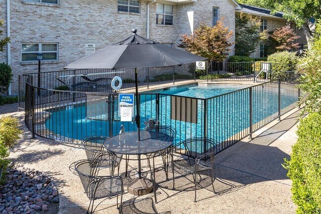 Lovely shared outdoor spaces. - 7718 Royal Ln