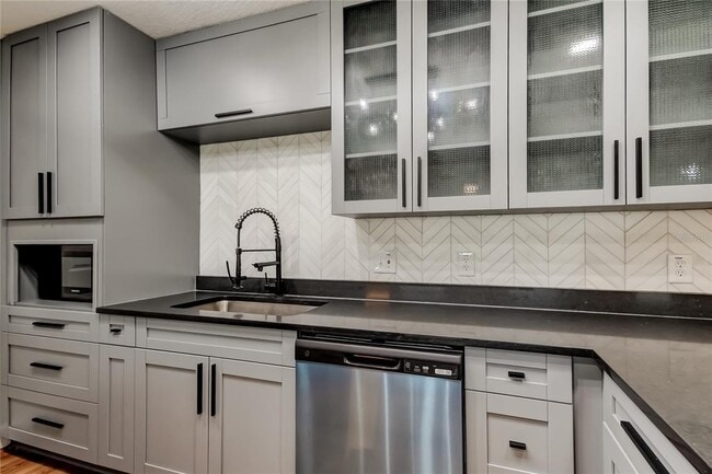 Building Photo - 8722 Elmwood Ln