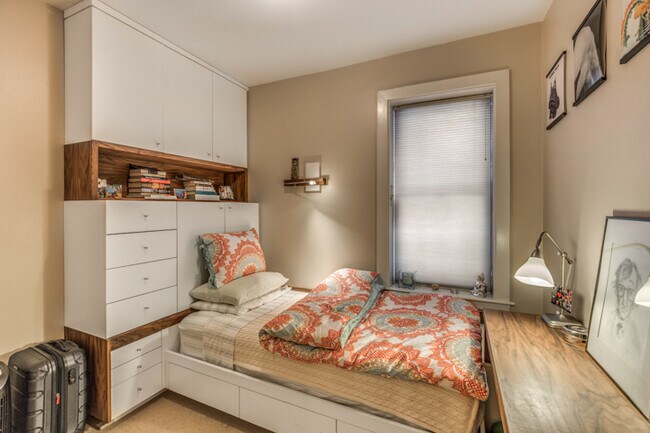 Building Photo - Two Bed Near Northeastern - No Fee