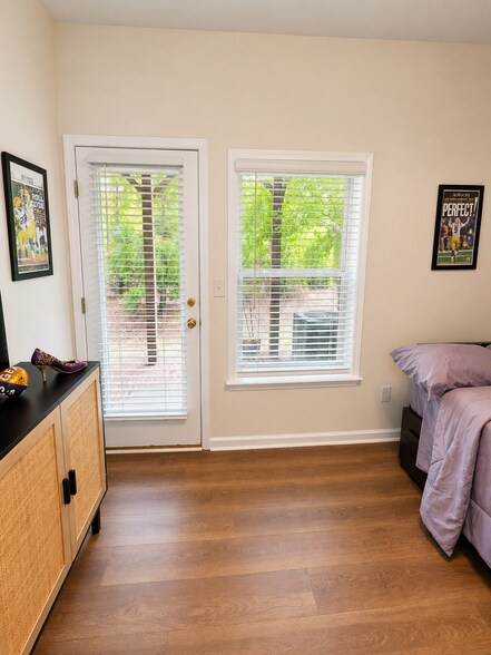 Building Photo - 1566 Ridgebrook Downs