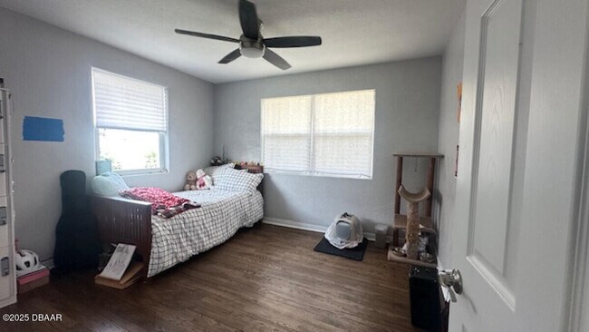 Building Photo - 2714 Dach Ave