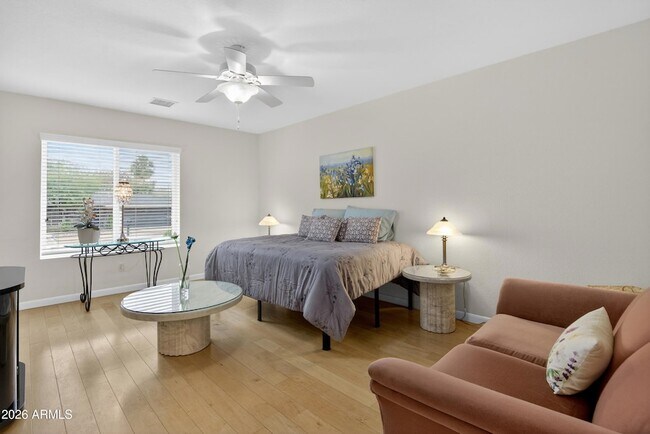 Building Photo - 1128 E Rowlands Ln